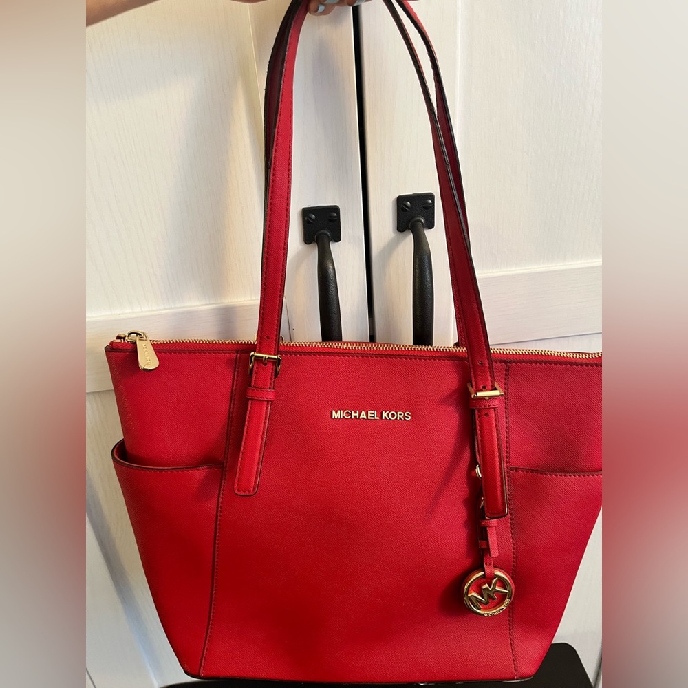 Red/gold Michael Kors bag. Used, like new. Authentic